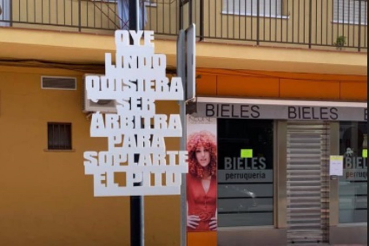 Així denuncia el sexisme contra les dones un municipi valencià: cartells amb frases al carrer