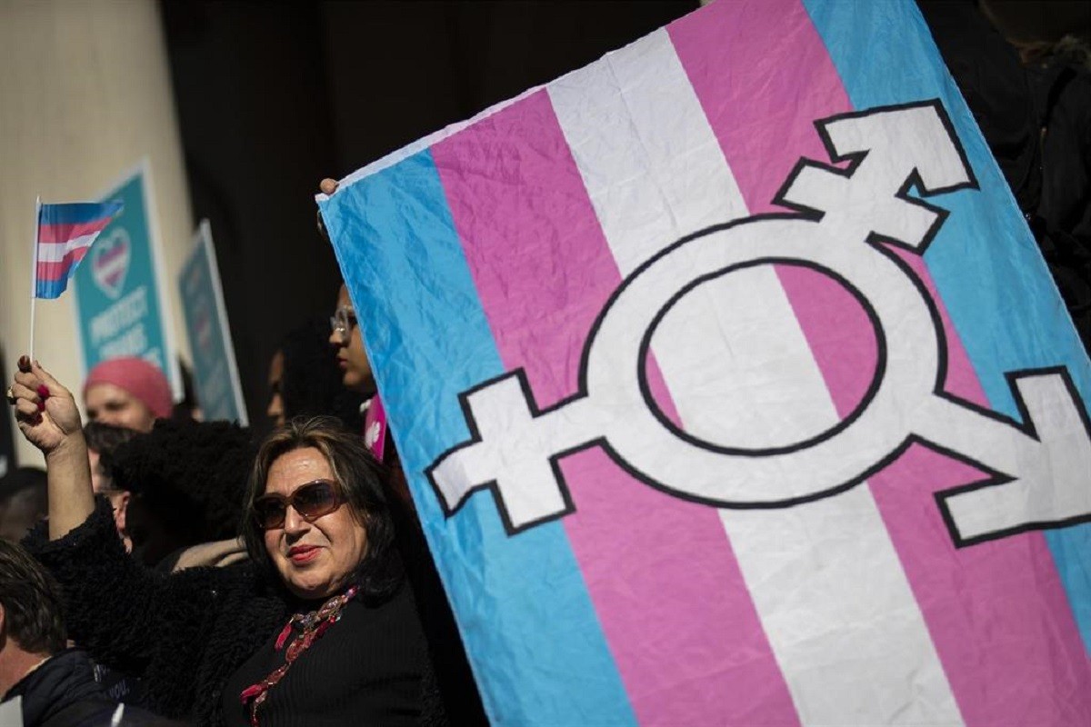 Les dones trans alerten que s'han esgotat els medicaments per a tractaments hormonals públics