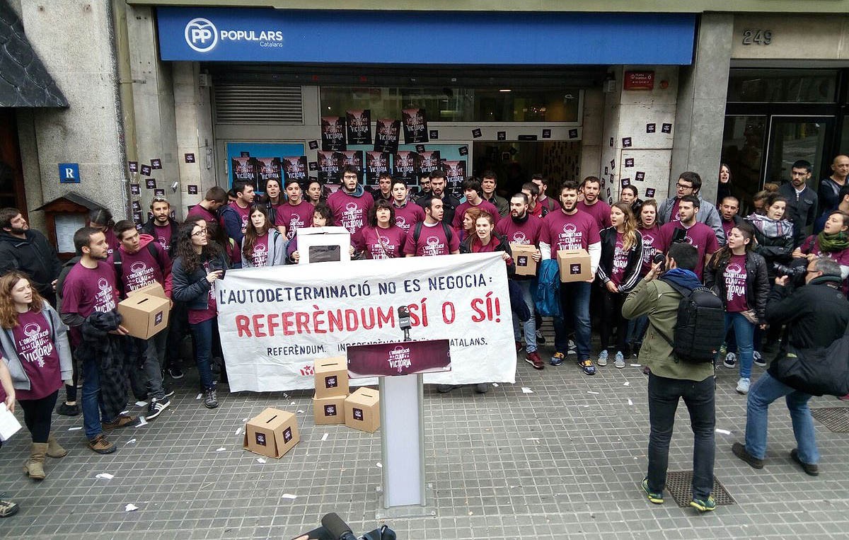 Ajornat el judici contra sis militants d'Arran per una acció el 2017 a la seu del PP