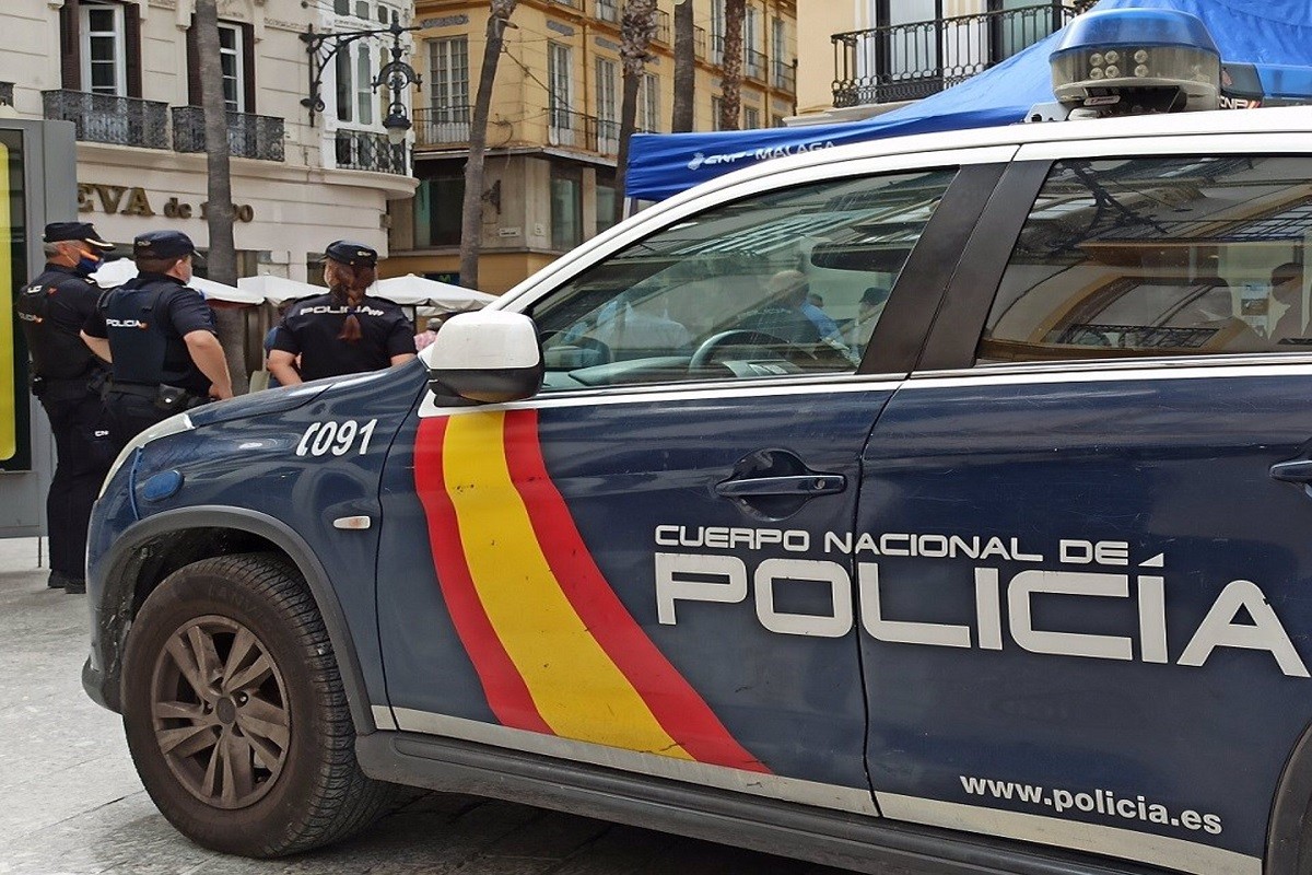 Desallotjada una festa il·legal amb una vintena de joves a una nau industrial de Borriol
