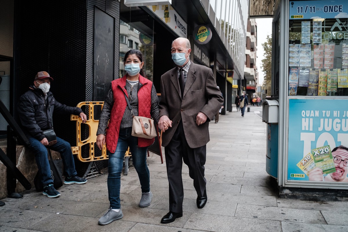 La velocitat de propagació del coronavirus no decau encara, però podria fer-ho aviat. - Adrià Costa