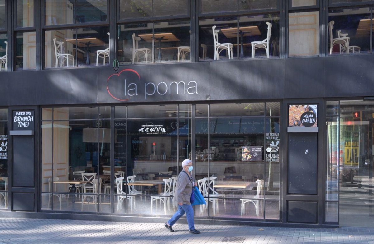 Una cafeteria de Barcelona tancada al públic - Josep Maria Montaner