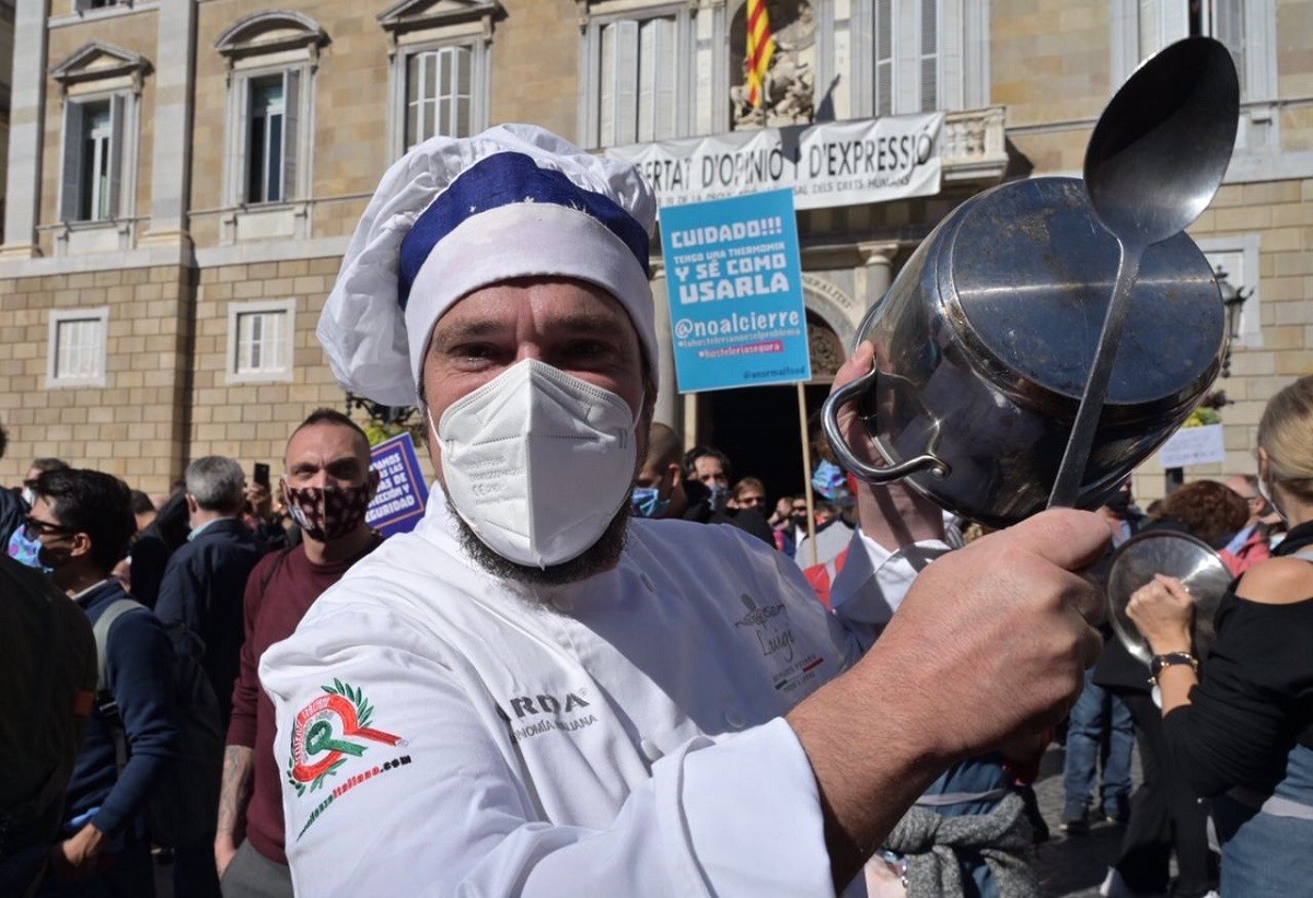 Bars i restaurants protesten: «L'hostaleria no és el problema»