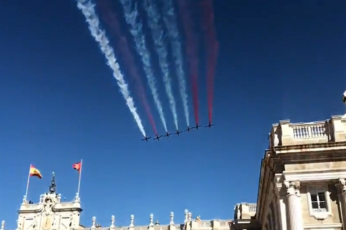 Nova ficada de pota de l'exèrcit: els avions s'equivoquen amb la bandera espanyola