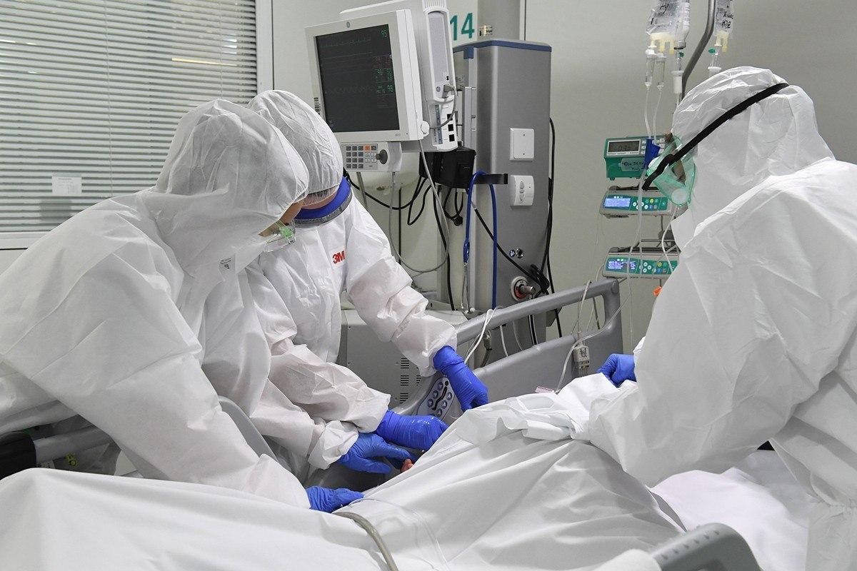 Personal mèdic atenent un pacient - ACN