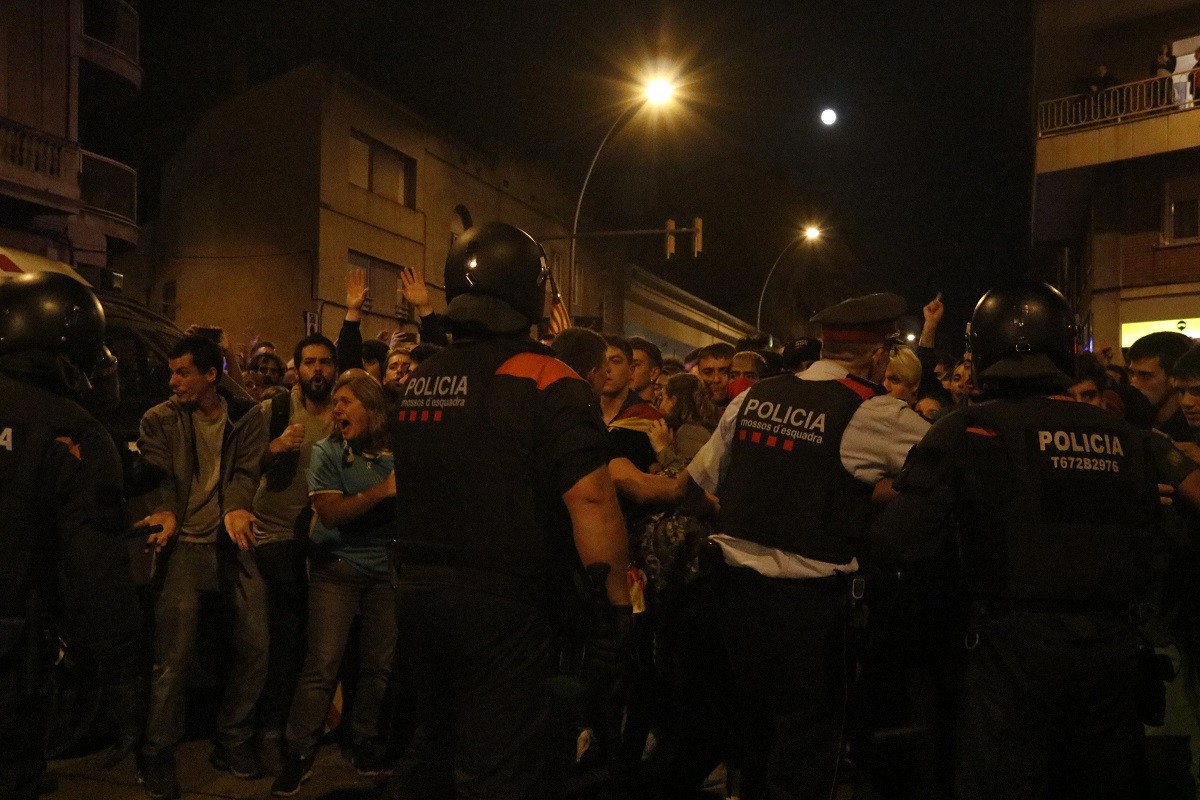 Demanen 20 mesos de presó per a un home que va donar una puntada de peu a un mosso en les protestes del 14-O a Manresa