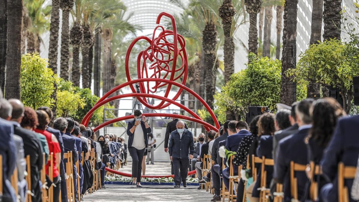 El País Valencià homenatja les víctimes del coronavirus en un acte unitari: «No hauríem de ser aquí»
