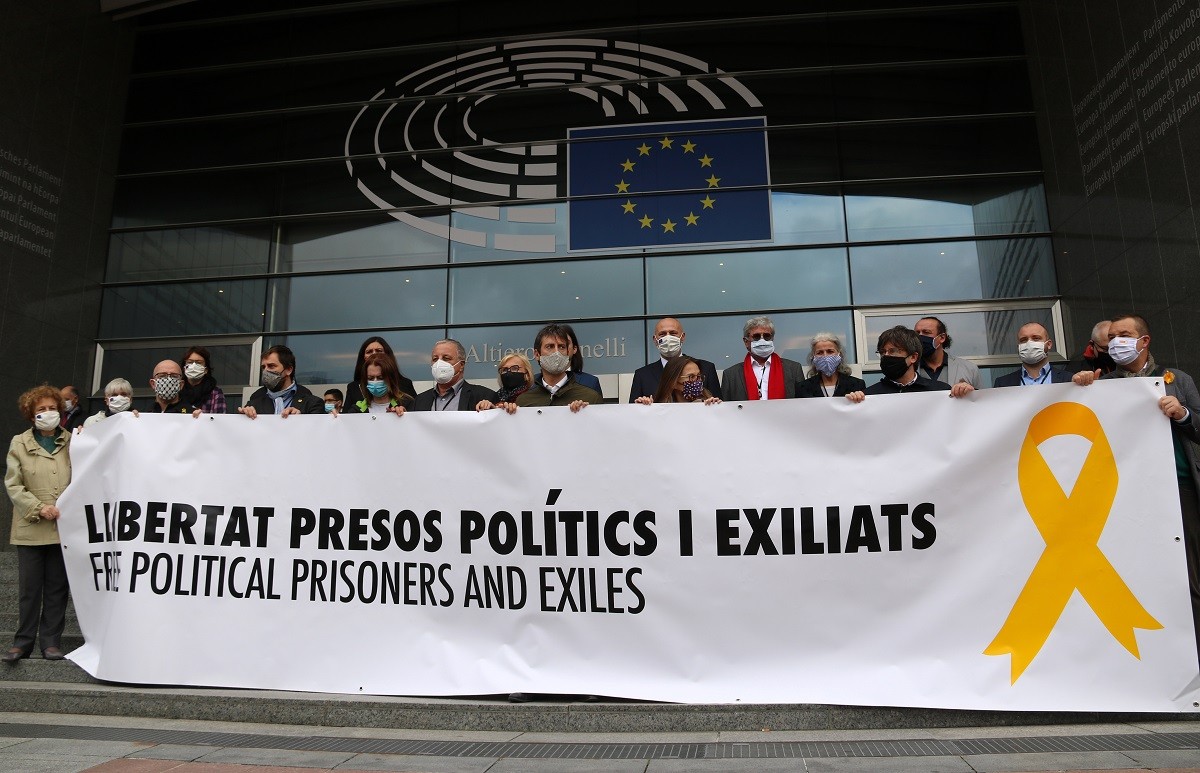 Un informe de l'Esquerra Unitària Europea veu «injustificable» el silenci de la UE sobre Catalunya