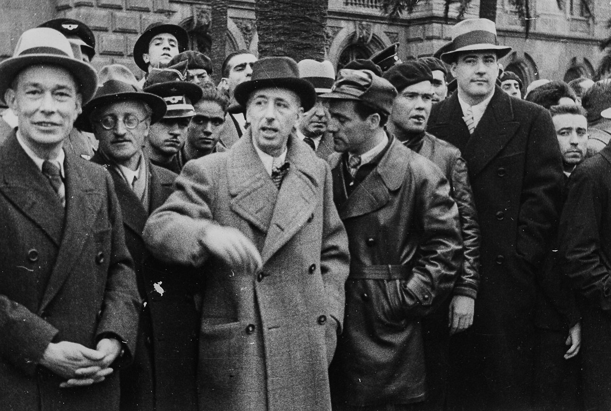 22/11/1936	Jaume Aiguader, el cònsol soviètic Antonov-Ovseenko, Lluís Companys, Joan Garcia Oliver i Josep Tarradellas a l'enterrament de Bonaventura Durruti a Barcelona. - Arxiu Montserrat Tarradellas i Macià