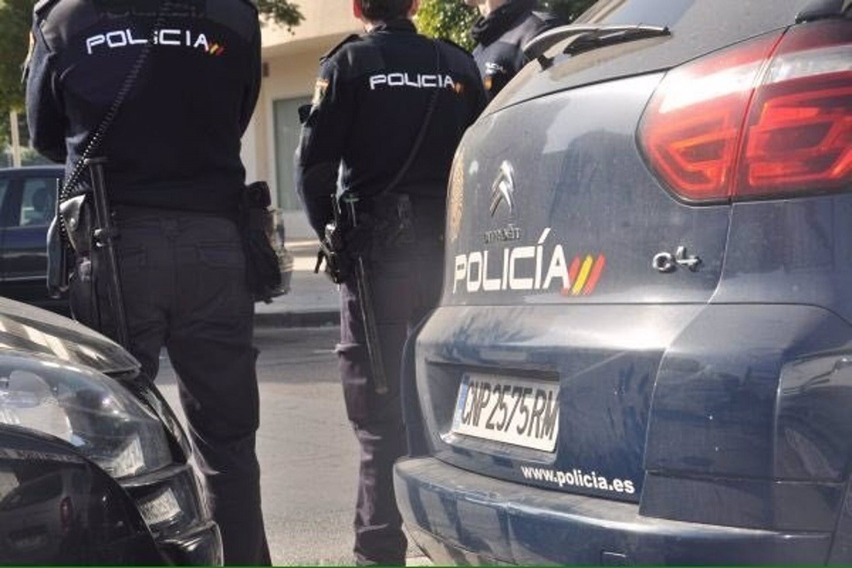 Detenen el propietari d'un bar de Terrassa per explotar un treballador durant tres anys
