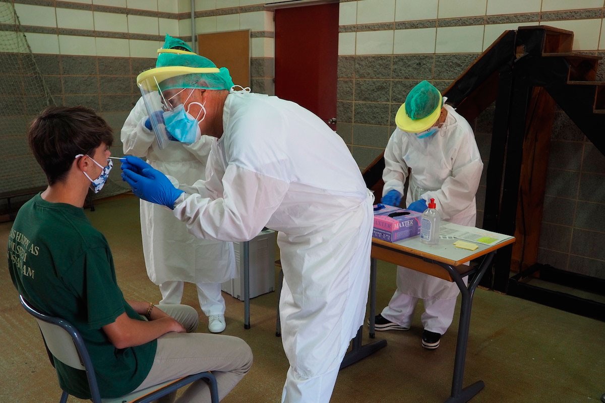 Les 8 mesures «urgents» que 100 científics demanen per frenar els contagis de coronavirus