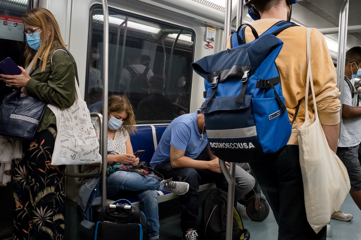 Els Mossos busquen almenys 10 persones per apallissar dos vigilants del metro