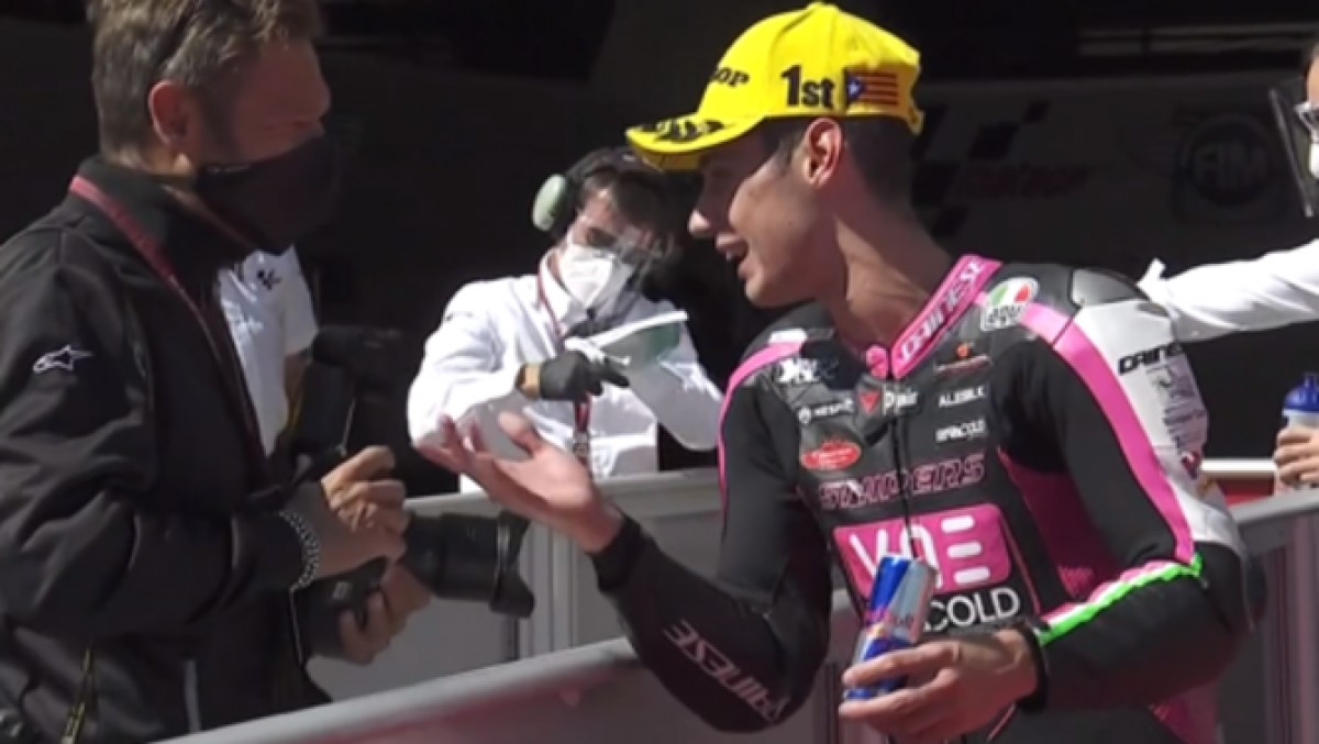 Dunlop reparteix «per error» gorres amb estelades als pilots de Moto3