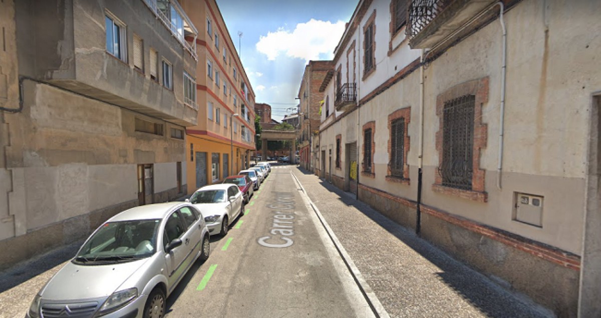 Un jove de 32 anys atropella amb el cotxe la seva parella a Girona i fuig