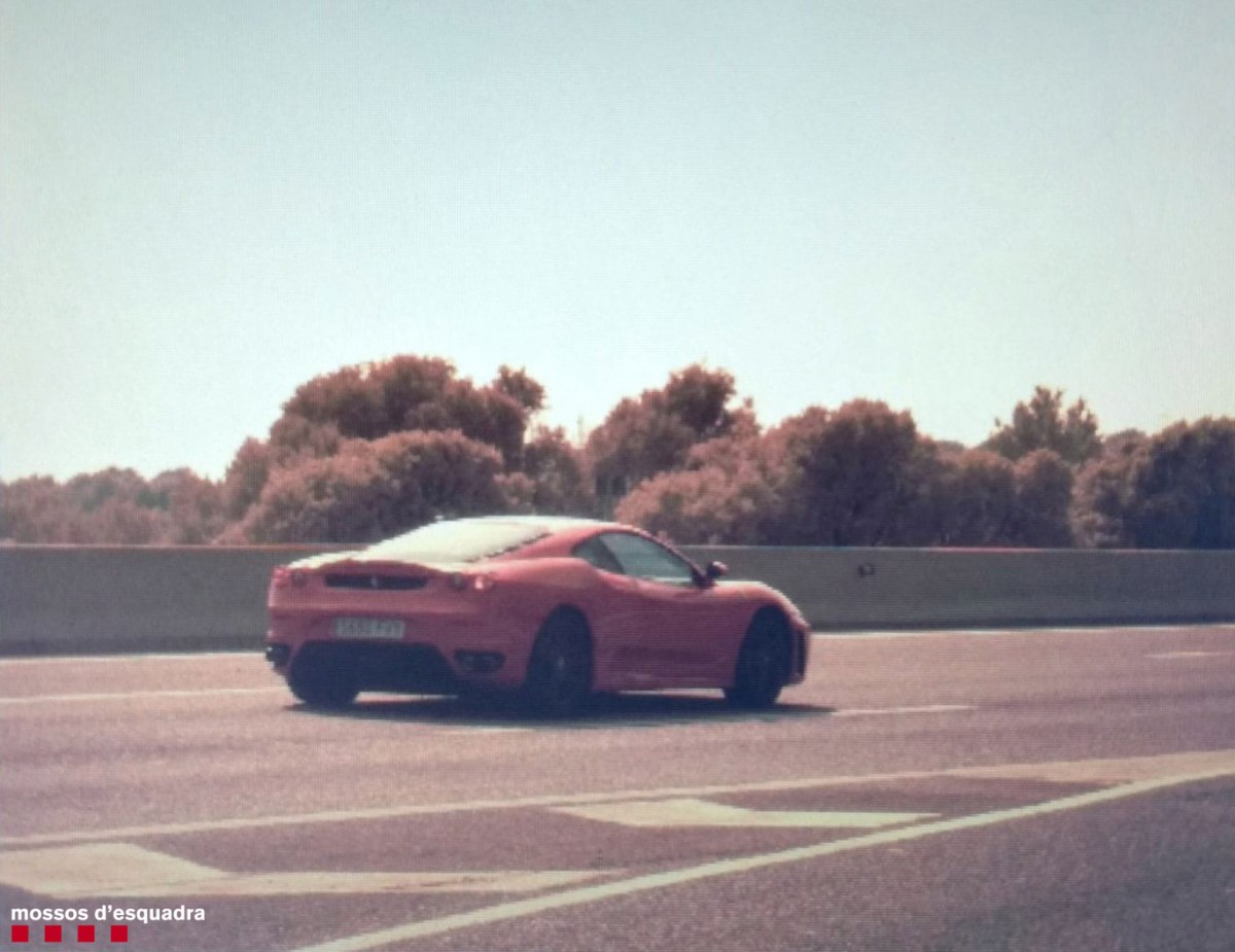 Enxampat conduint a 216 km/h a l'AP-7, sense carnet i begut