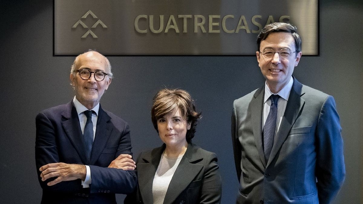  Soraya Sáenz de Santamaría amb Rafael Fontana i Jorge Badía. - Cuatrecasas GP