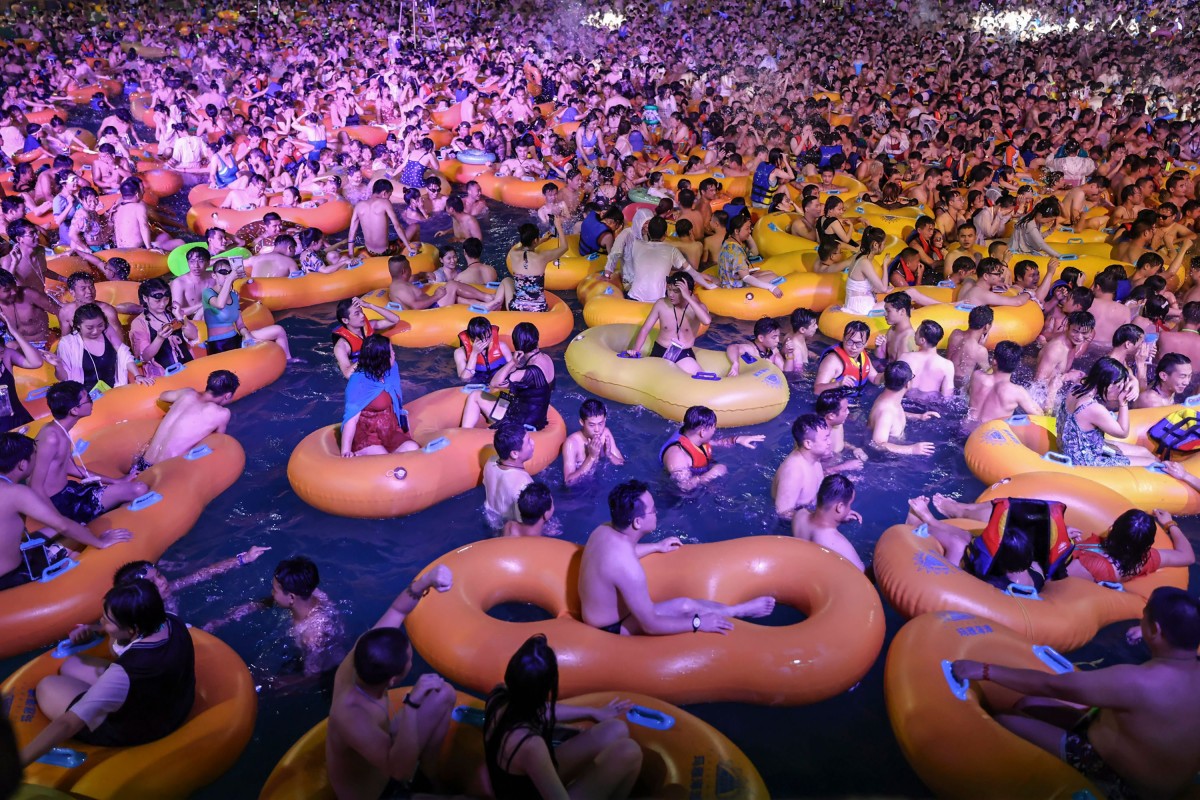Wuhan celebra una impressionant macrofesta sense mascaretes ni distància