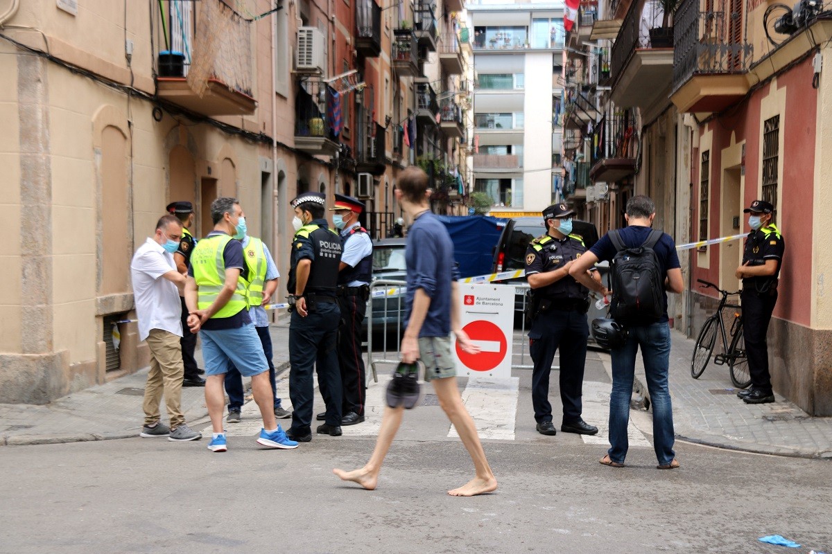 Tres morts i un ferit greu en un incendi a Barcelona
