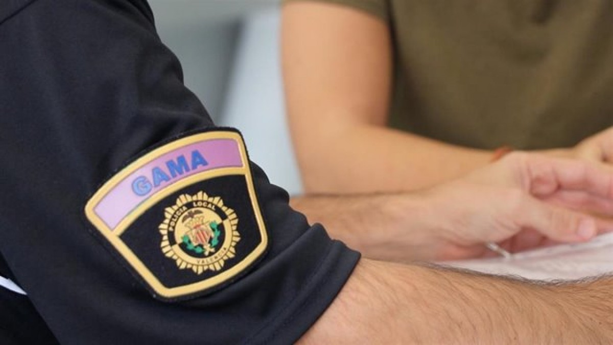 Detingut dos cops en quatre dies per assetjar telefònicament la seva filla menor amb més de 100 trucades