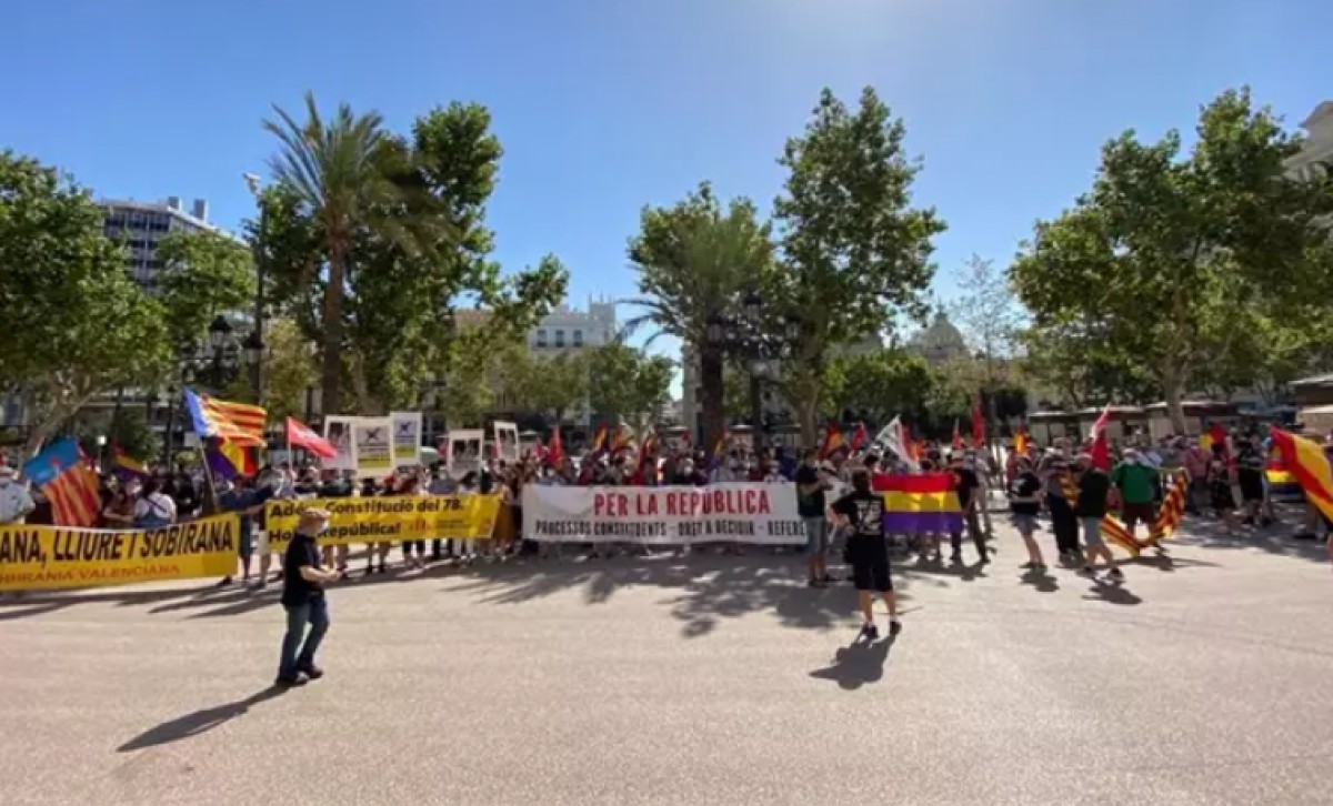 Manifestació a València per reclamar un referèndum sobre monarquia o república 