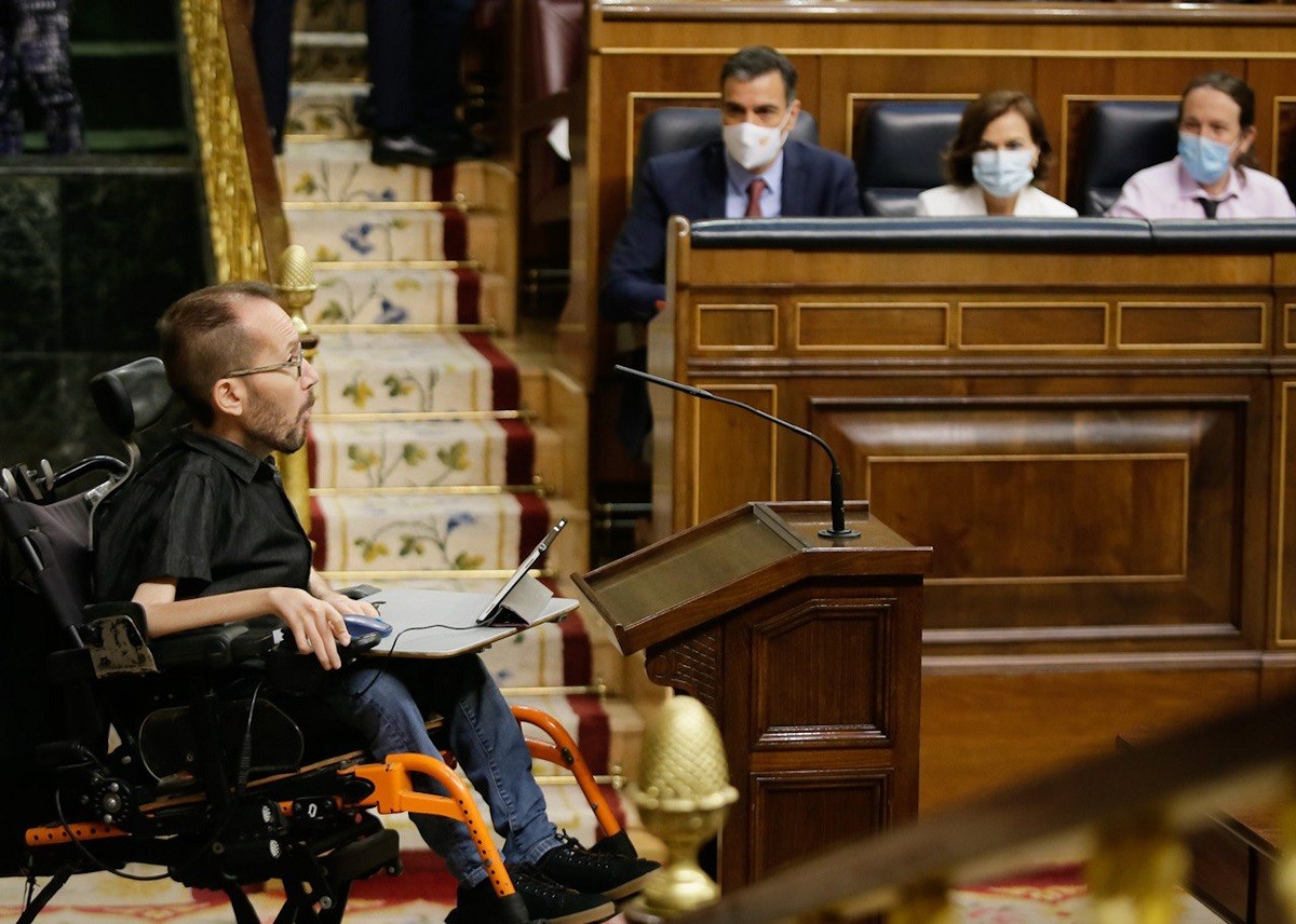 Podem demana que la justícia aturi la fugida de Joan Carles I
