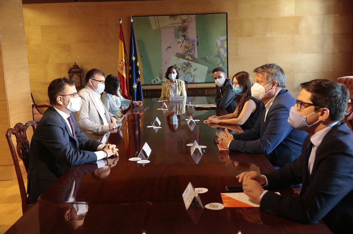 Calvo defensa la reunió amb Cs i treu importància a l'absència de Podem