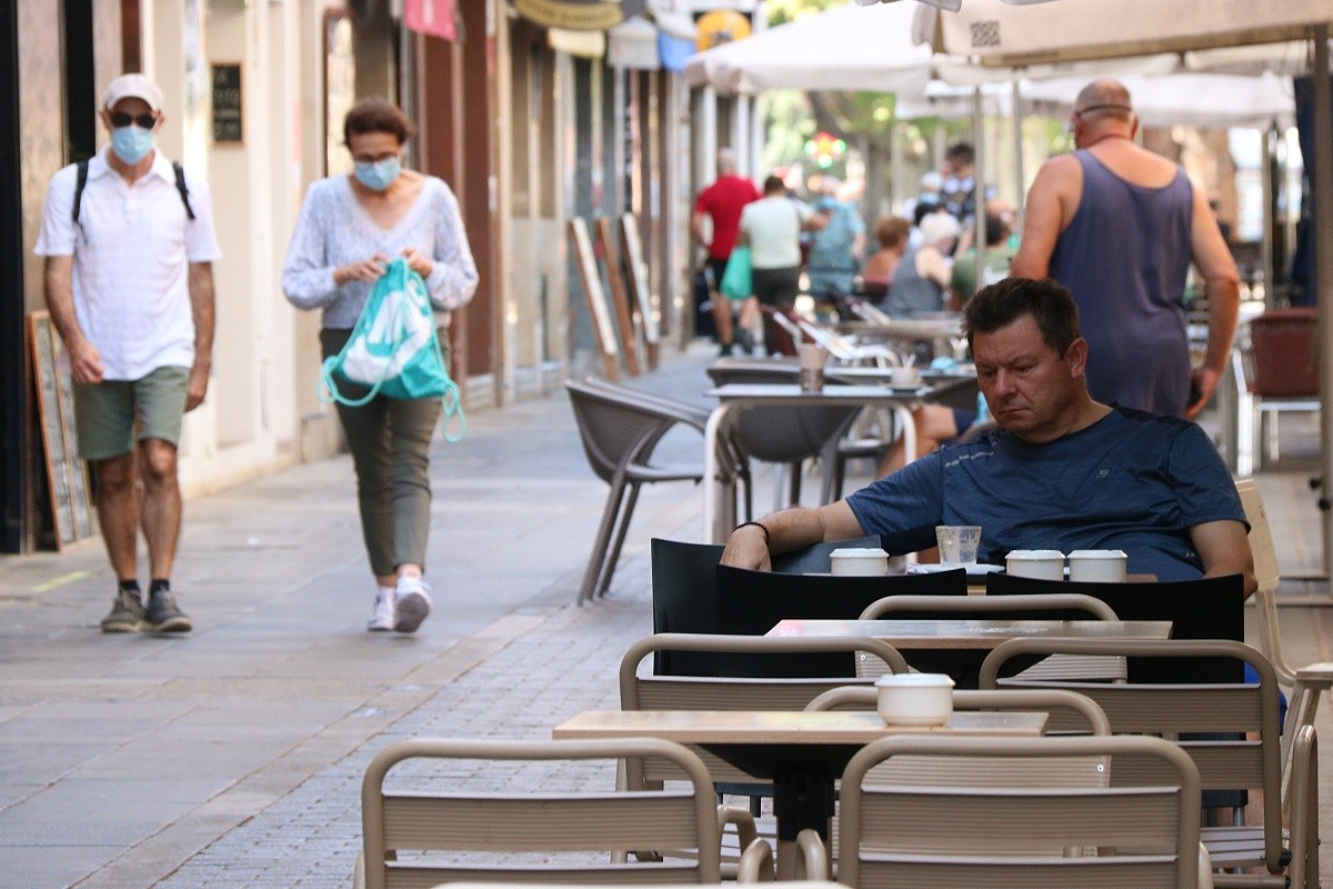 El Govern modifica les seves resolucions perquè bars i restaurants puguin obrir més tard de la mitjanit