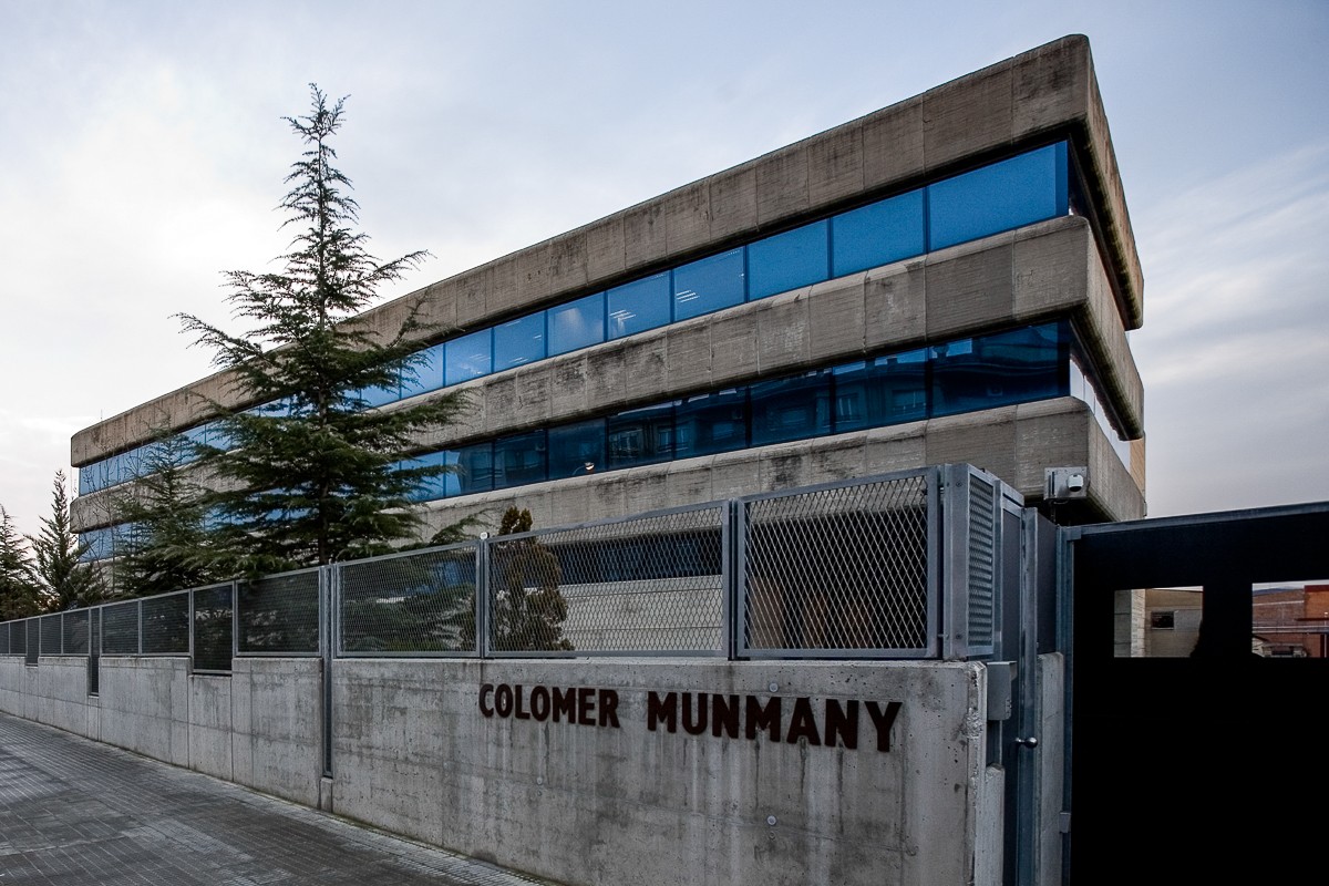 Façana de Colomer Munmany, a Can Baumann. - Adrià Costa
