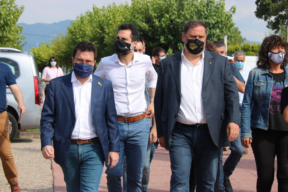 Oriol Junqueras, amb Pere Aragonès i Roger Torrent aquest matí a Santa Coloma de Farners - ACN