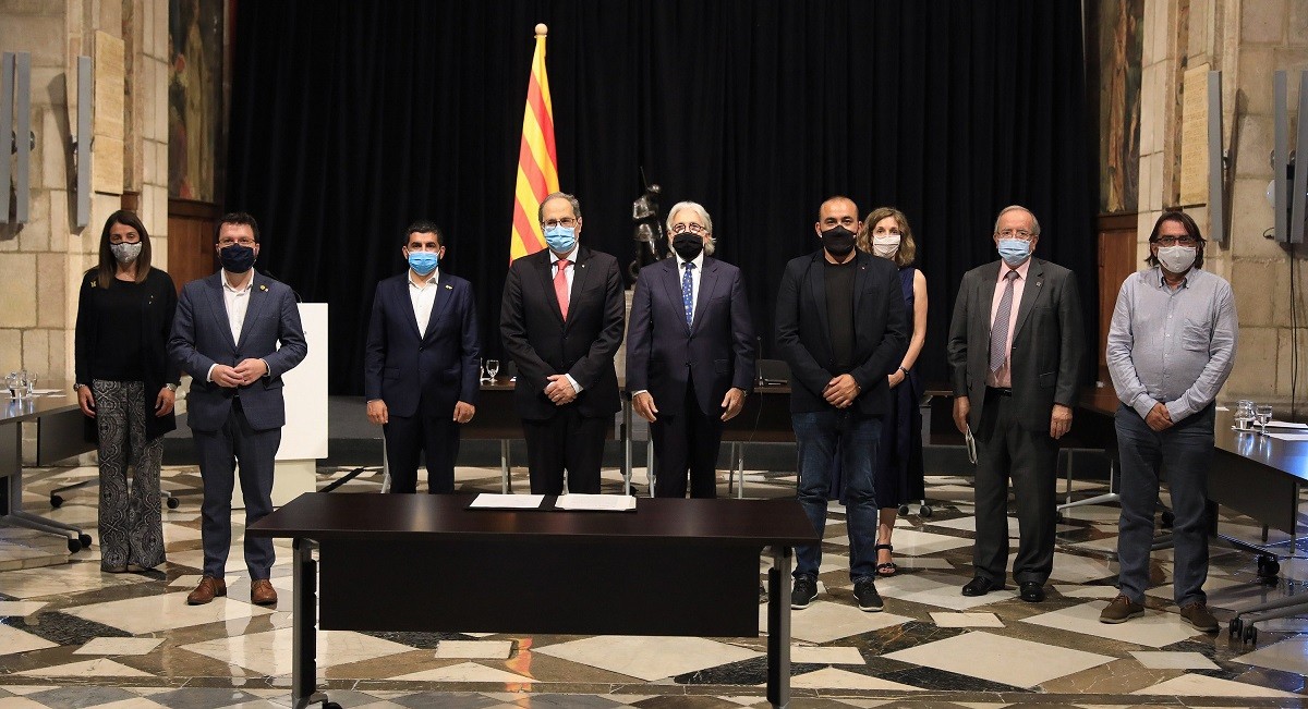 Govern, sindicats i patronals signen l'acord que posa les bases de la reactivació