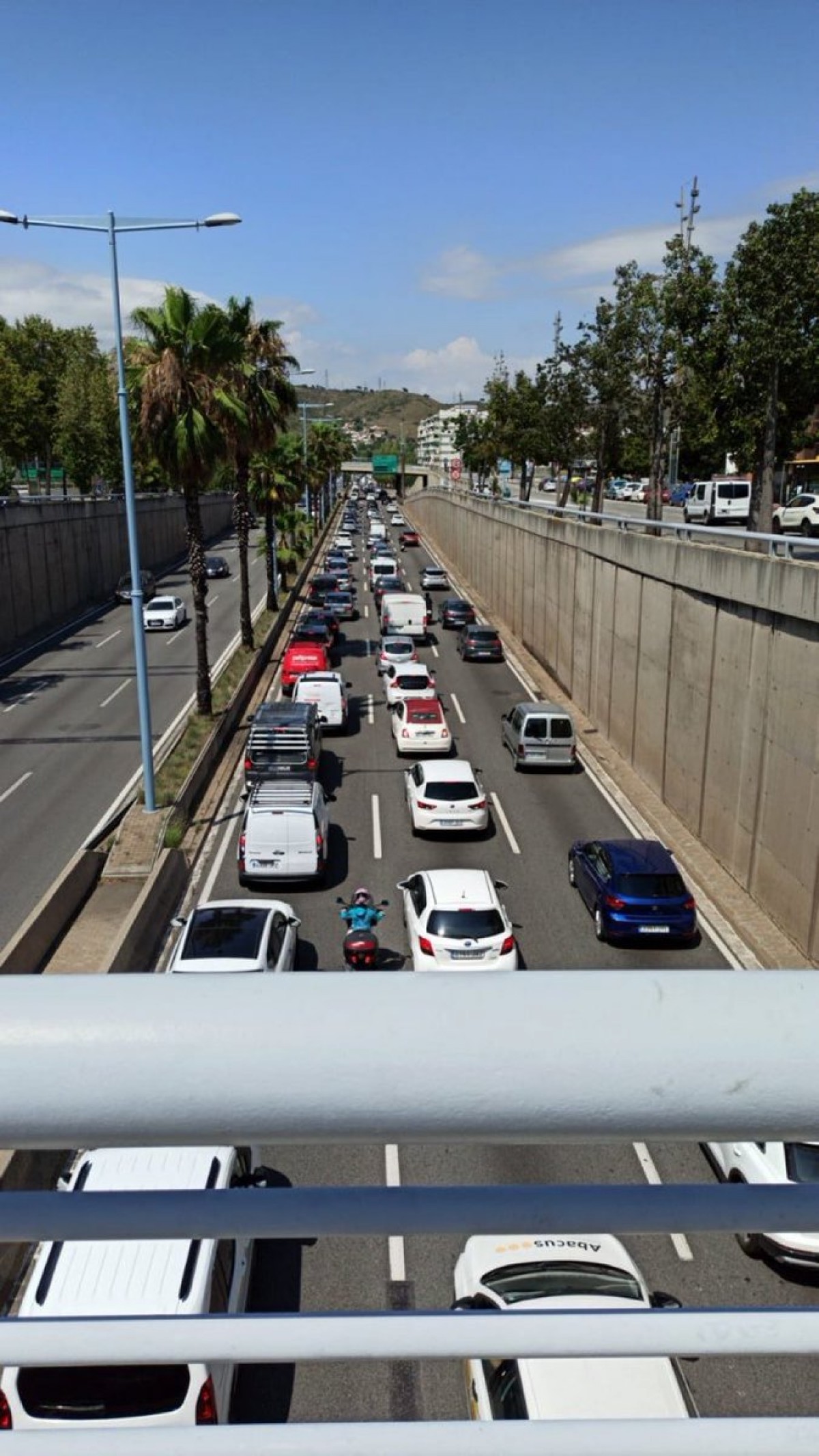 Cues a les sortides de Barcelona tot i la petició de quedar-se a casa