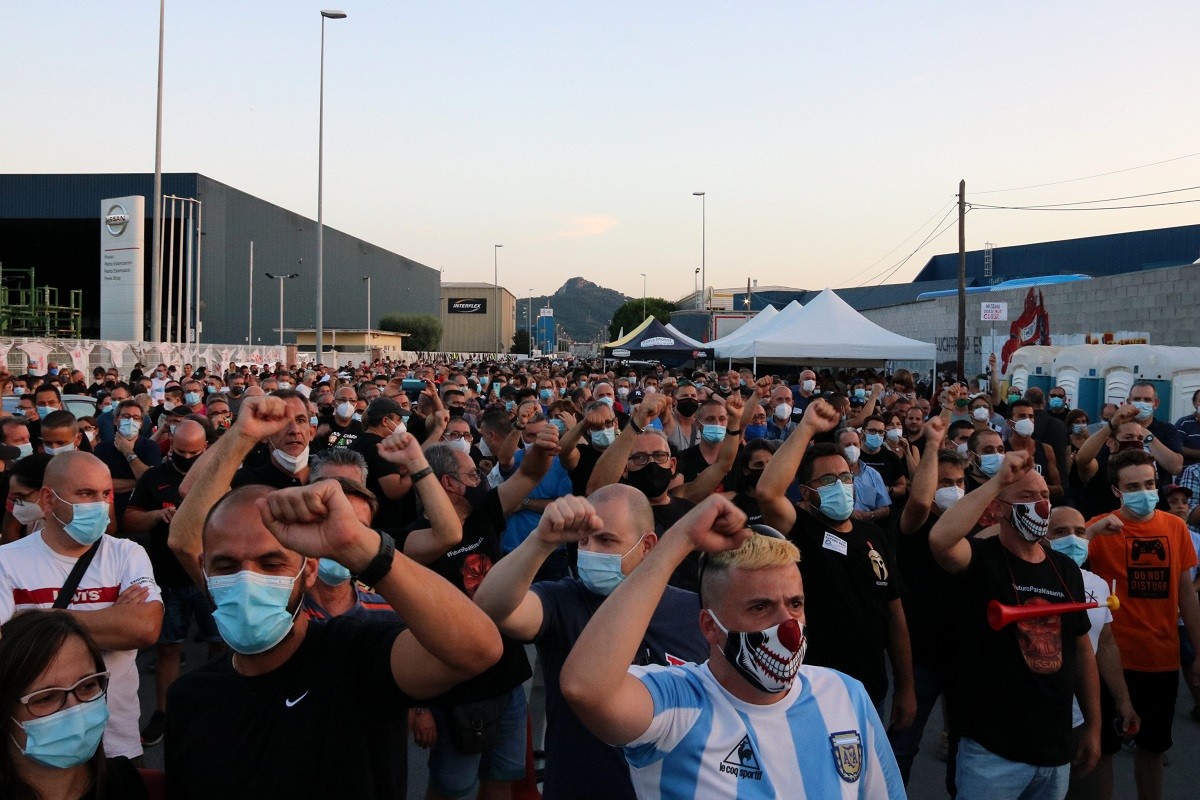 Unes 1.500 persones es manifesten a Montcada contra el tancament de Nissan
