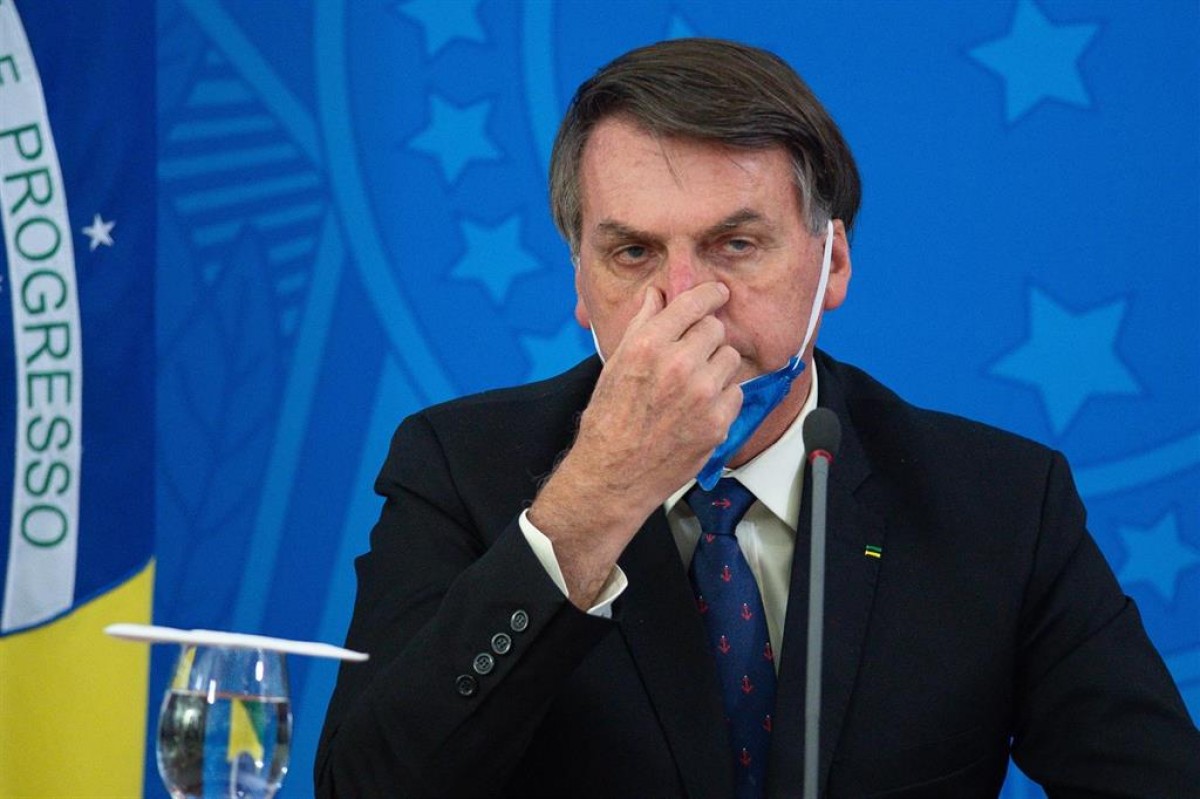 Bolsonaro diu que la vacuna de Pfizer podria convertir en «cocodril» a les persones