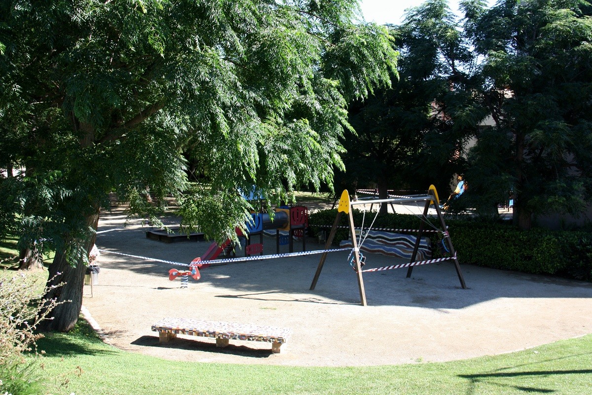 Un parc infantil precintat a Alcarràs, al Segrià. - ACN