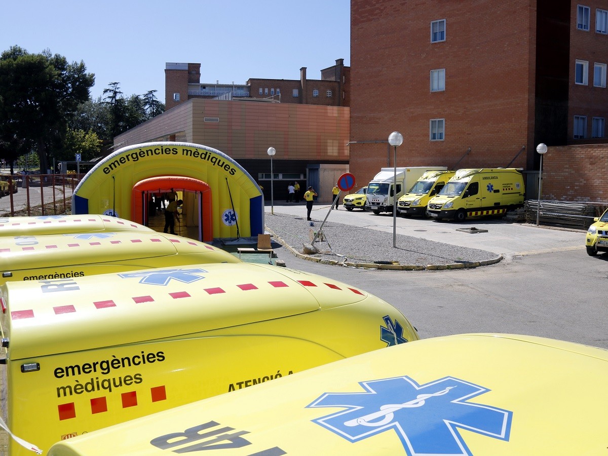 L'hospital de campanya a l'exterior de l'Arnau de Vilanova. - ACN