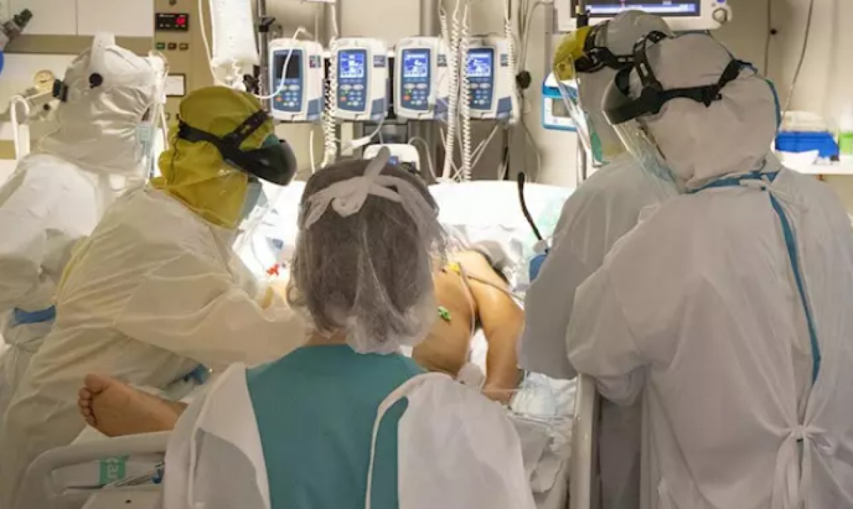 Els hospitalitzats per Covid-19 són més joves i sans que els de la grip, segons un nou estudi 