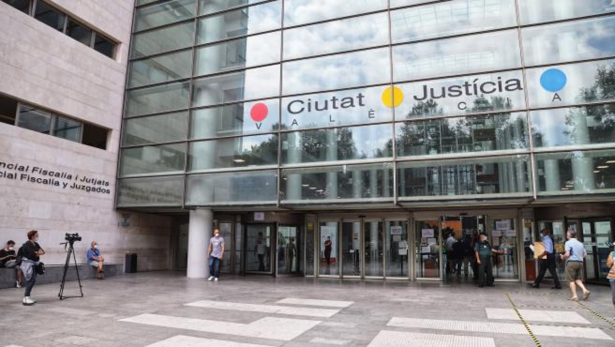 Acusat d'agredir una parella gai per no voler anar a un prostíbul junts
