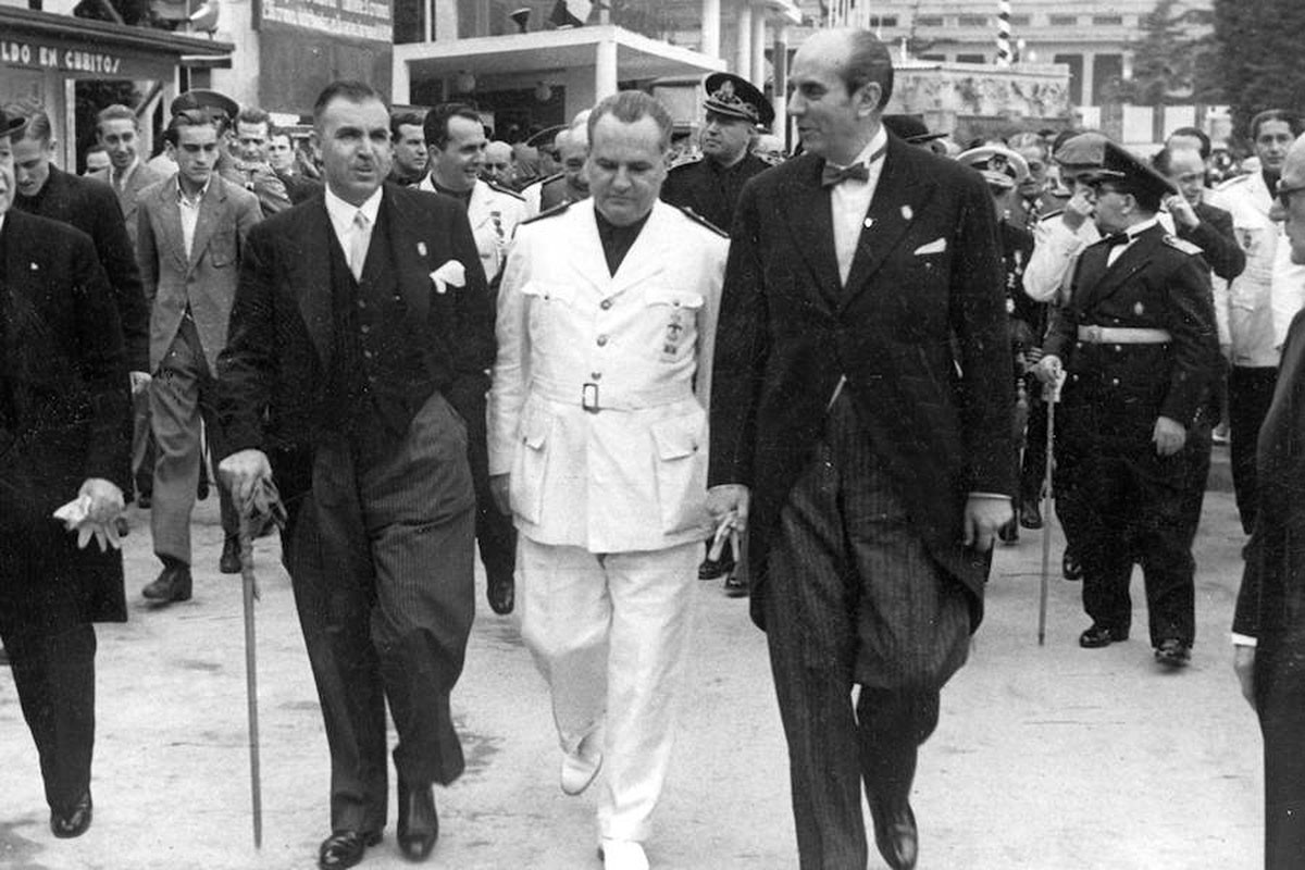 Demetrio Carceller Segura,al centre de la imatge, presideix la inauguració de la XII Fira Internacional de Mostres de Barcelona. - 