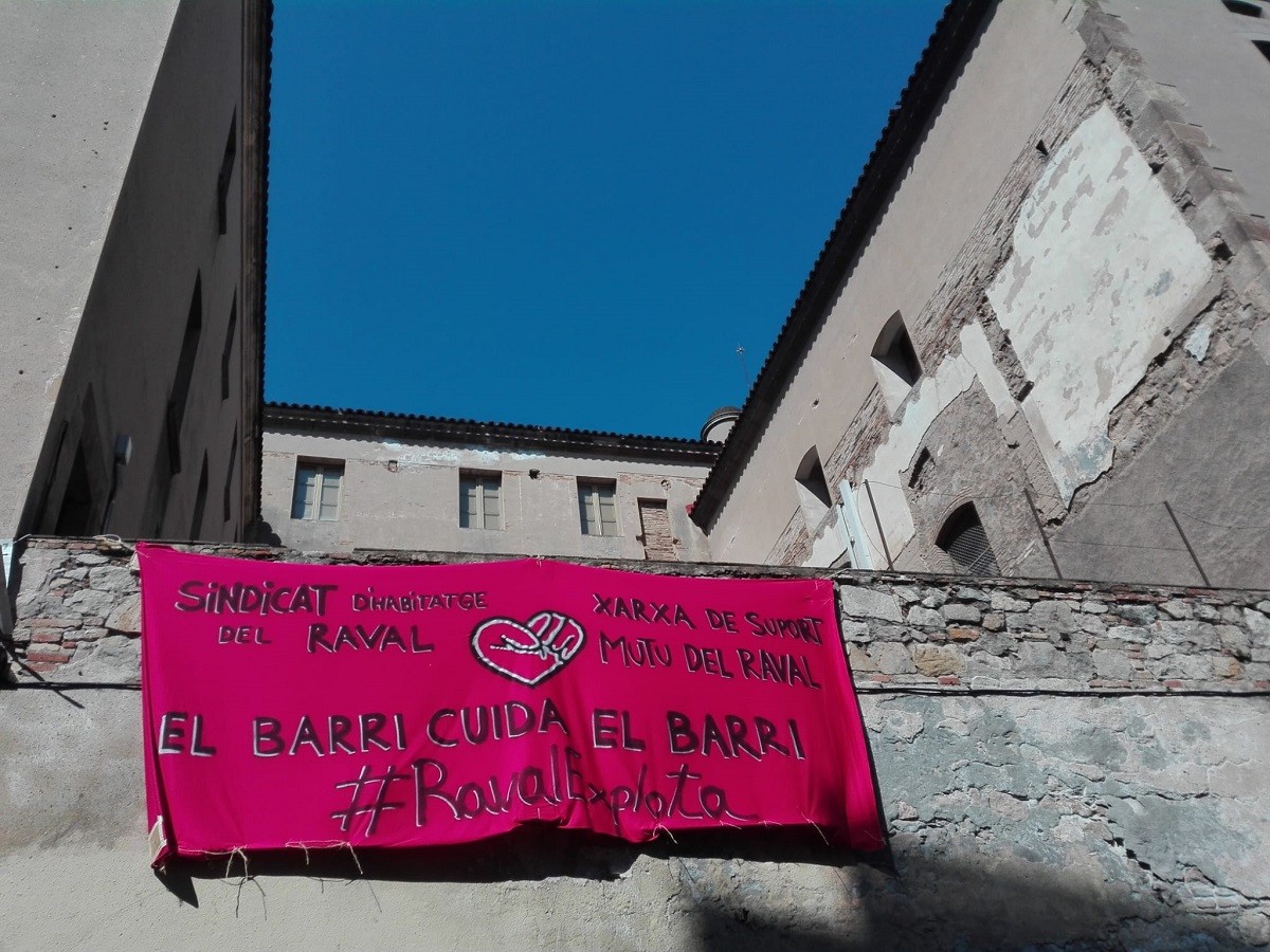 L'antiga (i ocupada) Escola Massana, nou centre d'operacions anticrisi del Raval