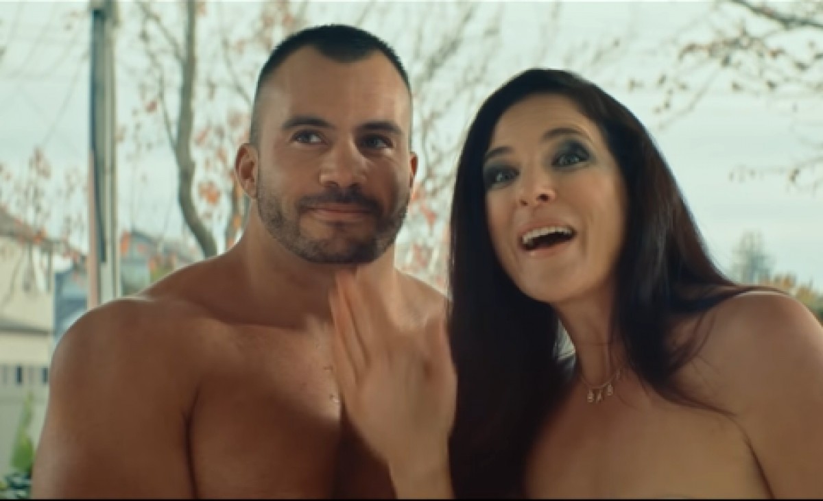 VÃDEO L'aplaudit anunci de Nova Zelanda amb actors porno per protegir els infants 