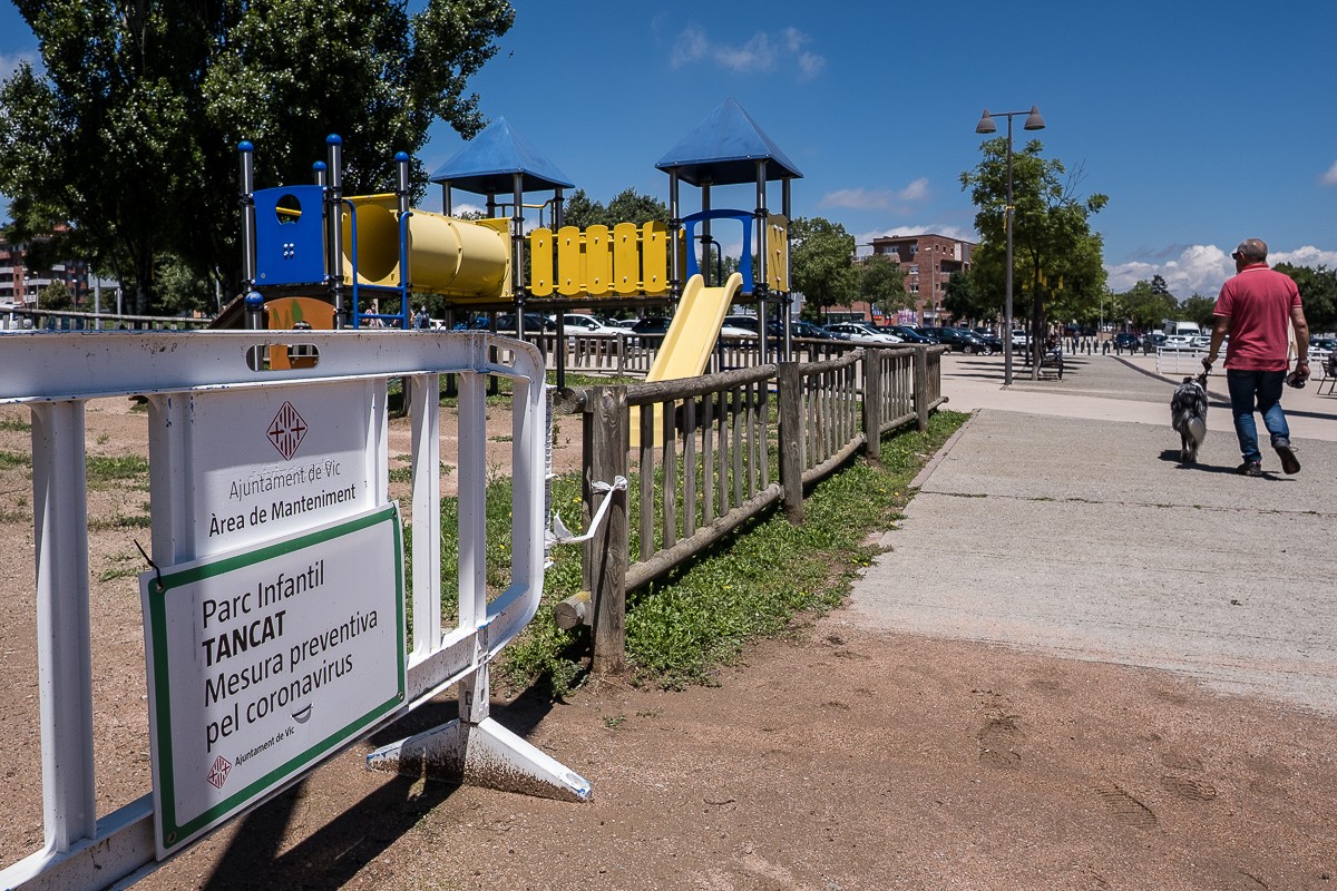 Un parc Infantil tancat pel Coronavirus a Vic - Adrià Costa