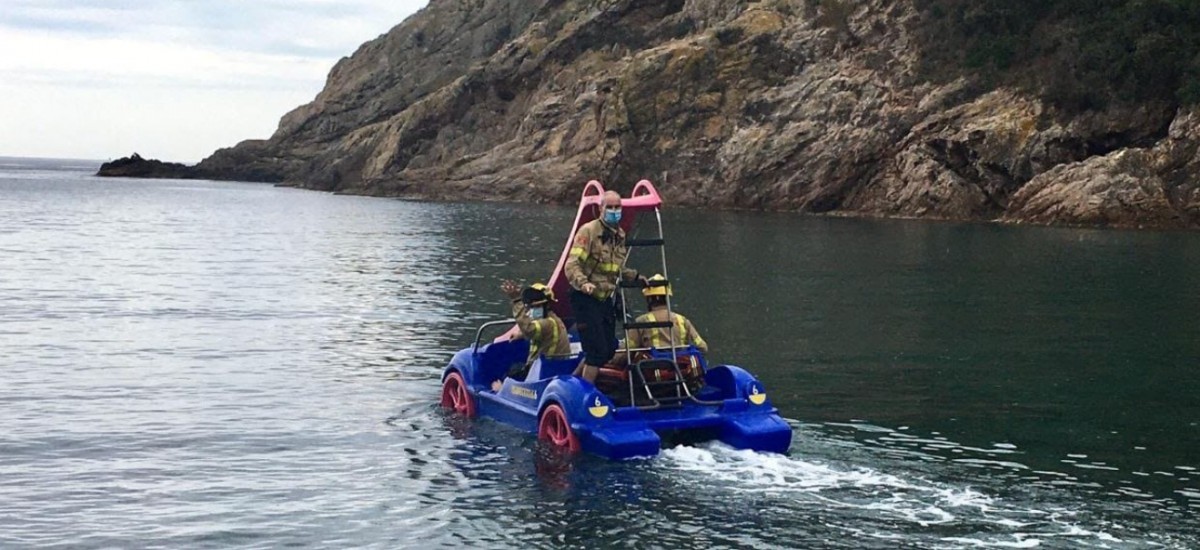 Els Bombers rescaten un submarinista... a bord d'un patí aquàtic