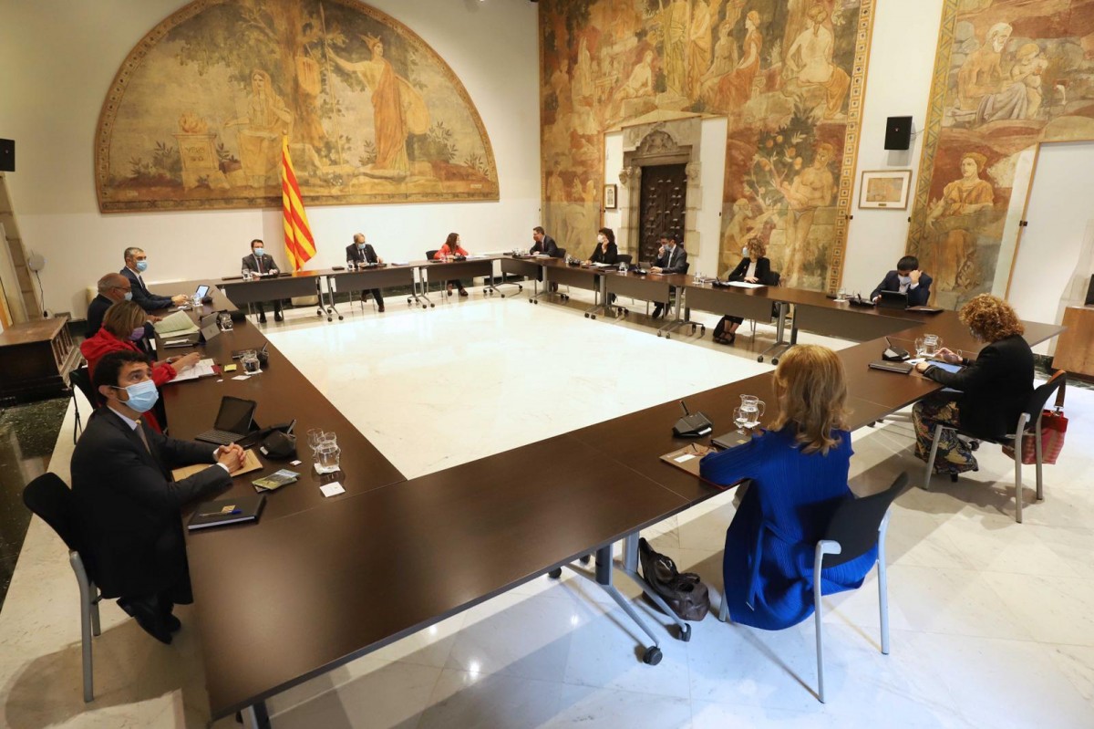 Els comuns reclamen al Govern xecs de 300 euros al mes per a la factura energètica de les famílies