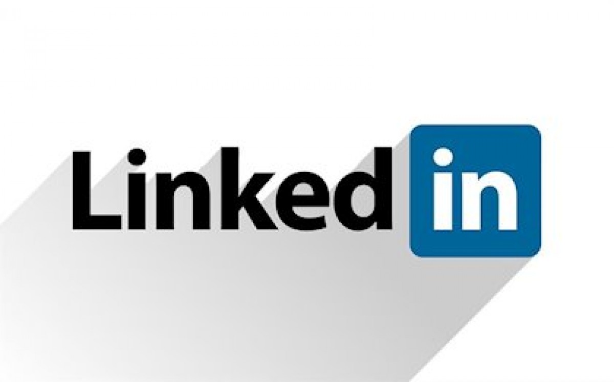 Campanya a les xarxes perquè LinkedIn incorpori el català