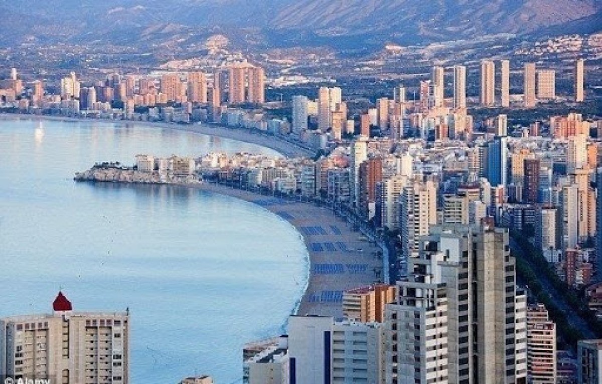 Benidorm obre les seves platges dilluns amb un sistema de reserva de parcel·les telemàtic 