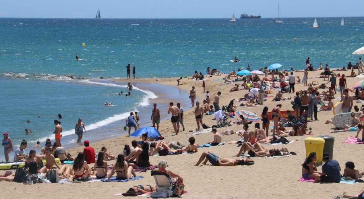Platges tancades a Barcelona per aglomeracions durant el primer dia sense estat d'alarma