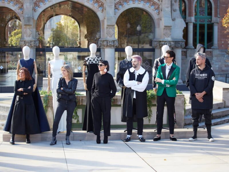 ‘Maestros de la costura’ reobre els seus tallers amb un homenatge a la moda catalana