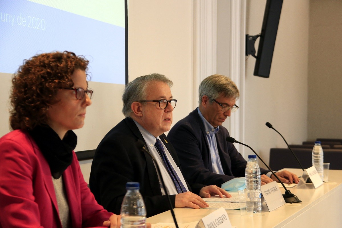 Metges, infermeres i gestors reclamen un gran pacte per reformar el sistema sanitari a Catalunya