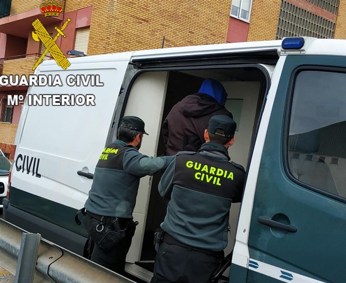 Detingut a Alacant per matar la seva mare i apunyalar el seu pare