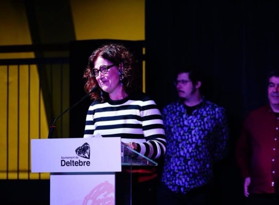 La rapitenca Carme Cruelles rep el Premi Terra de Fang de poesia